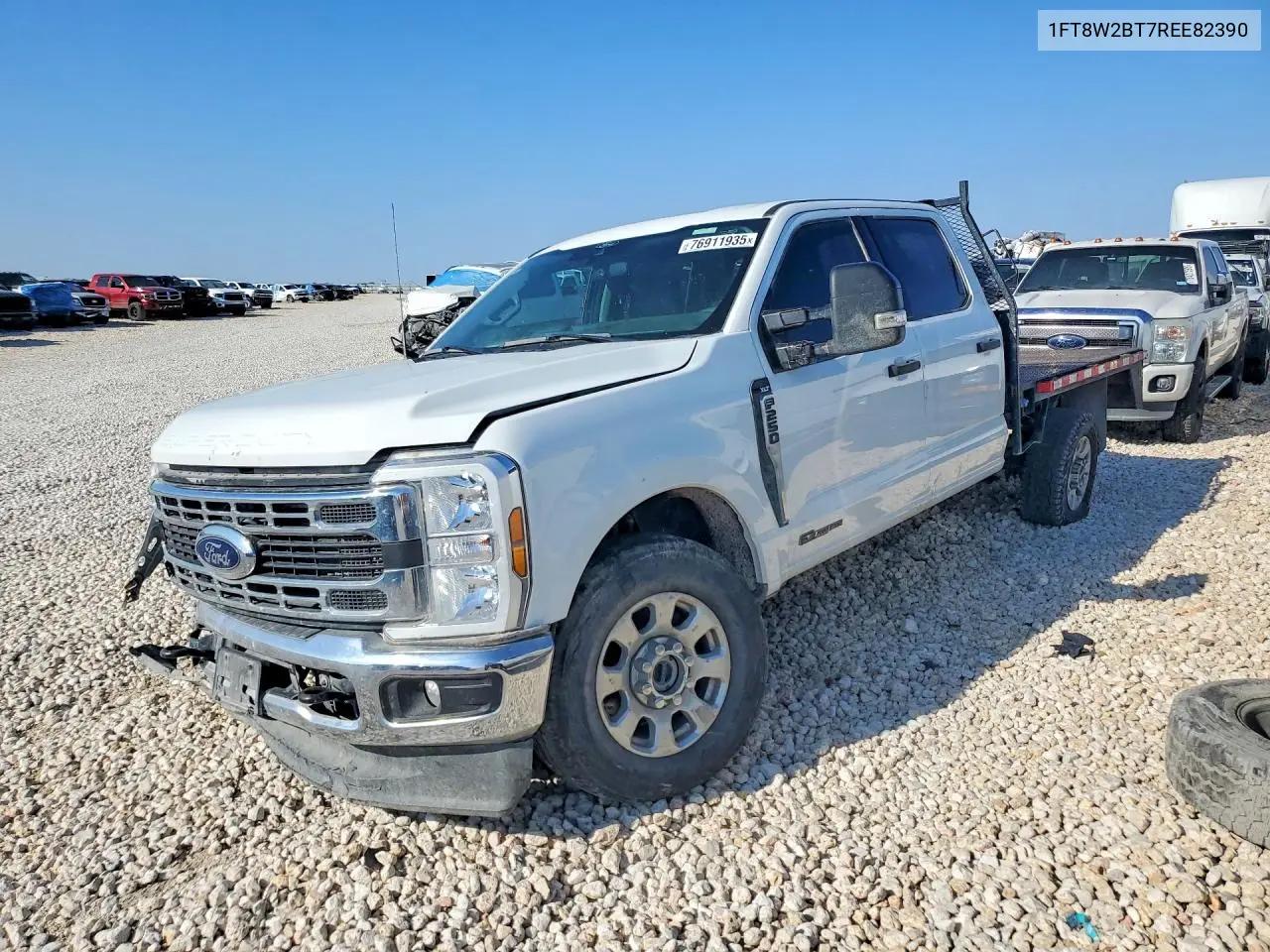 Ford F250 Super Duty Flatbed Truck 2024