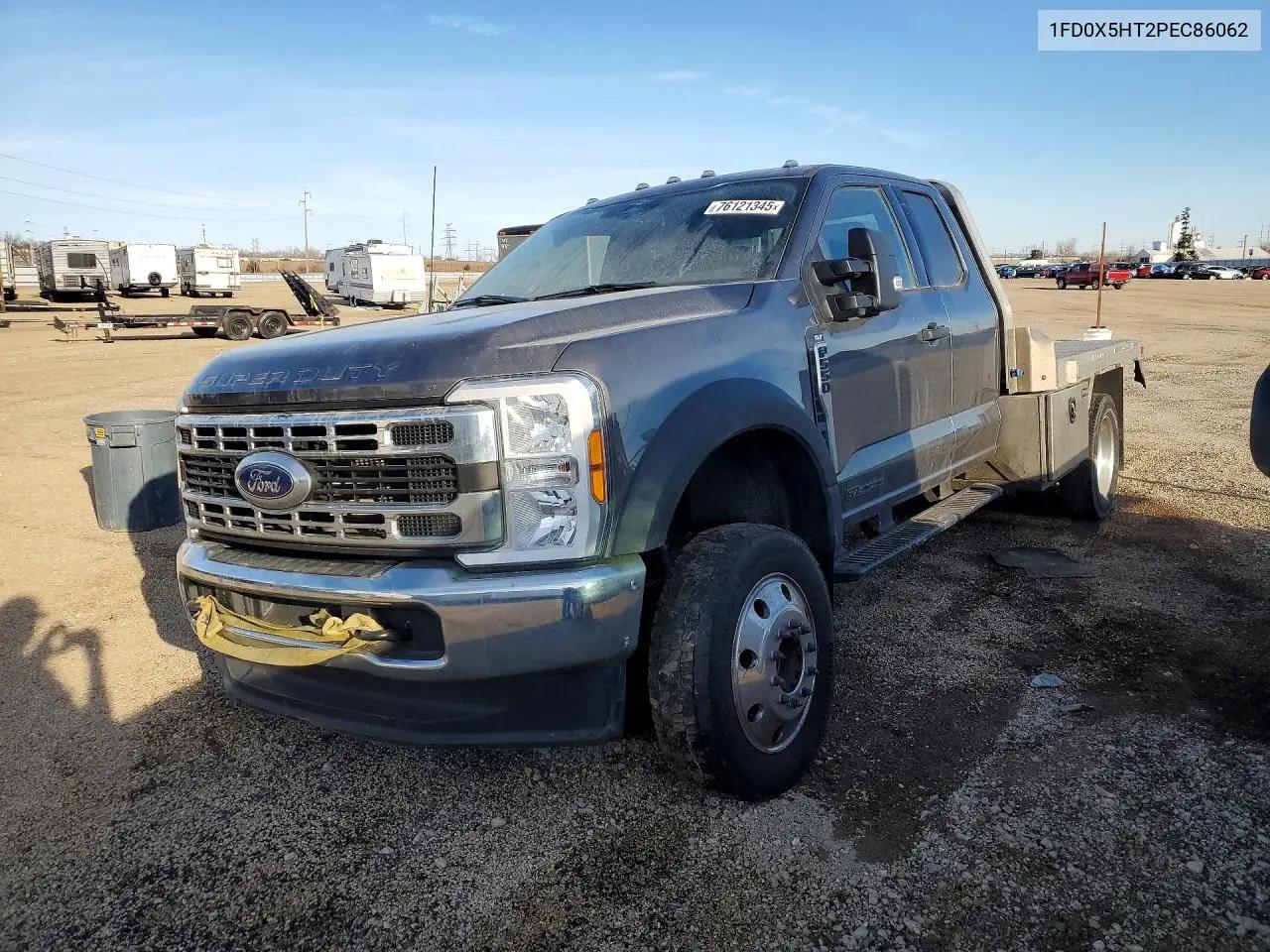Ford F550 Super Duty Flatbed Truck 2023