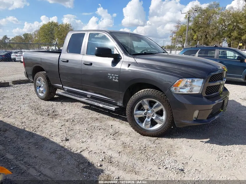 Ram 1500 Classic Express 4X4 6'4 Box 2019