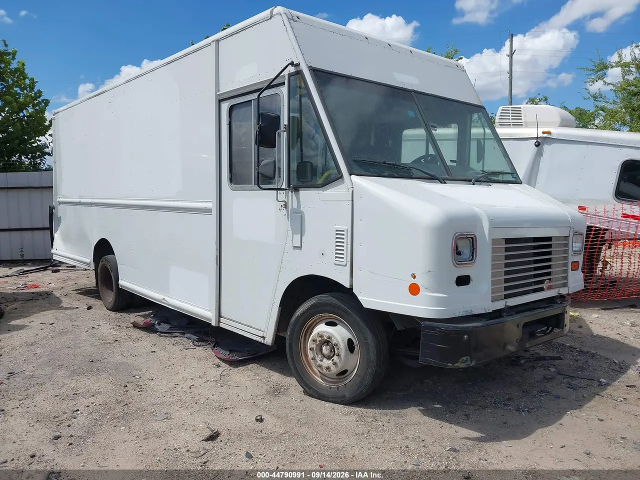 Ford F-59 Commercial Stripped 2021