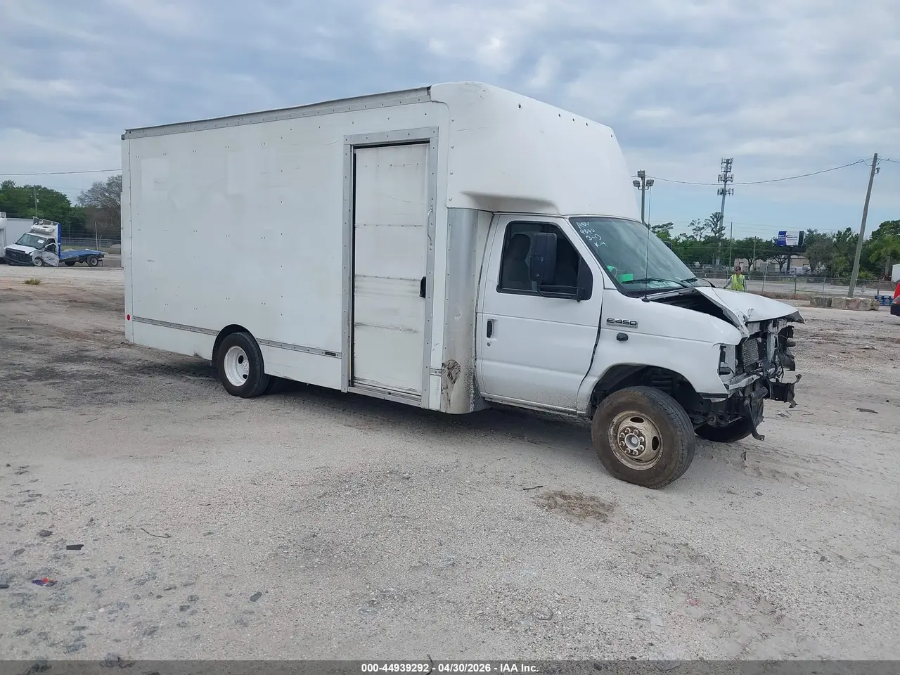 Ford E-450 Cutaway 2022