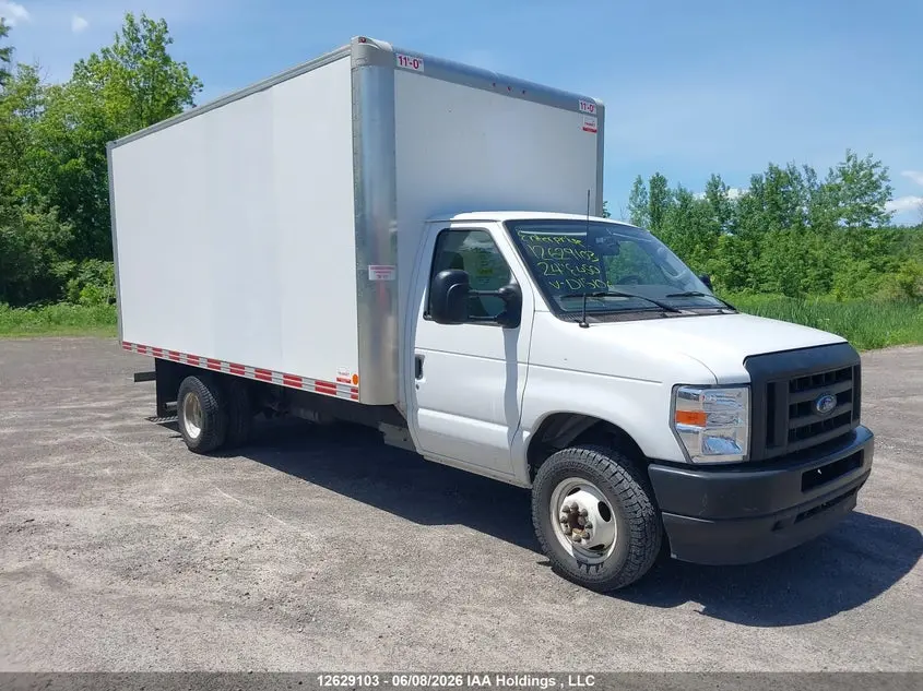 Ford Econoline E450 Super Duty Cutaway Van 2024