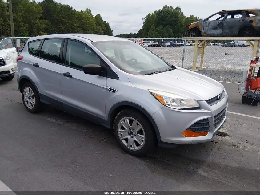 Ford Escape S 2015