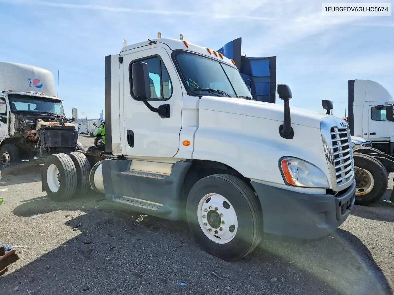 Freightliner Cascadia 125 Semi Truck 2016