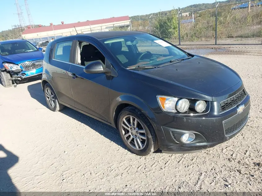 Chevrolet Sonic Lt Auto 2015