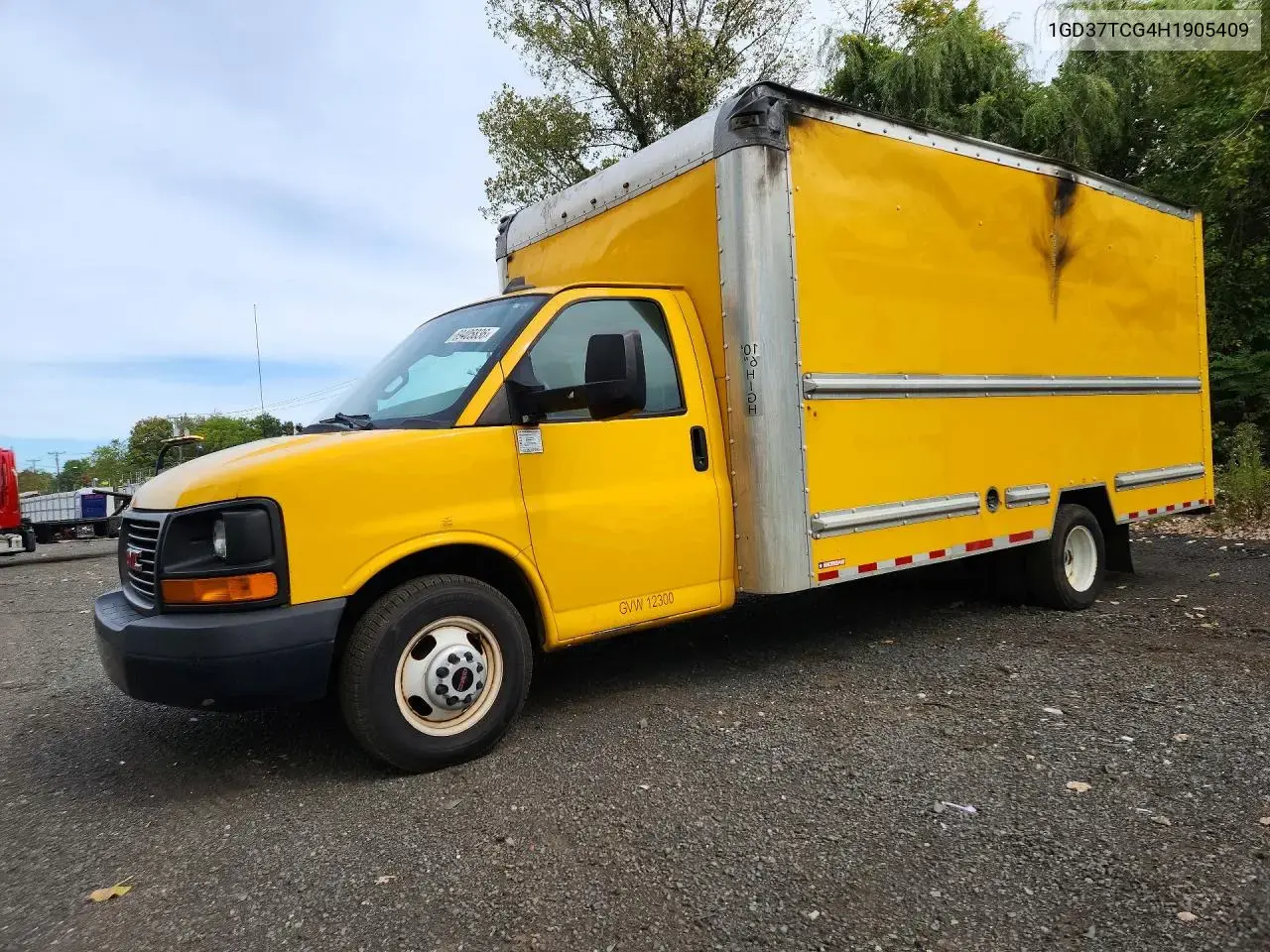 GMC Savana Box Truck 2017