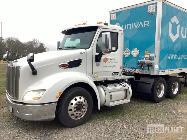 Peterbilt 579 2016 Peterbilt 579 6X4 T/A Day Cab Truck Tractor 2016