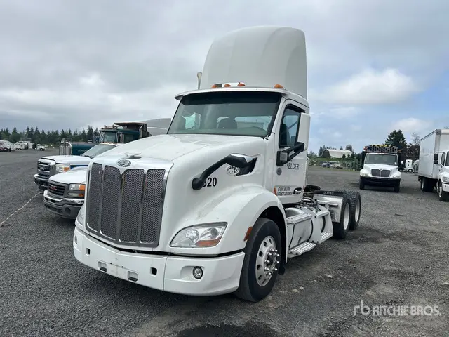 Peterbilt 579 2019 Peterbilt 579 6X4 T/A Day Cab Truck Tractor (Inoperable) 2019