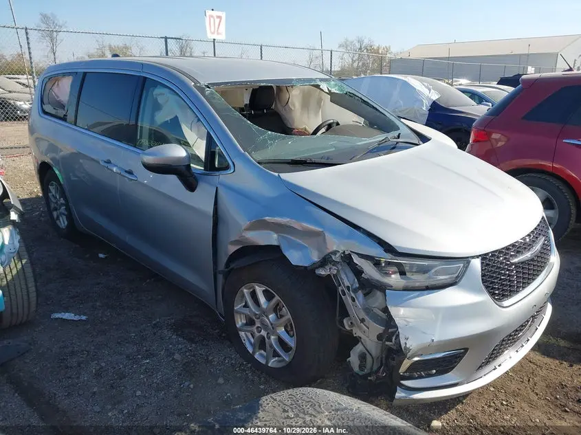 Chrysler Pacifica Touring L 2023