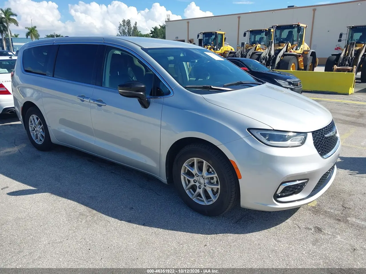 Chrysler Pacifica Touring L 2024