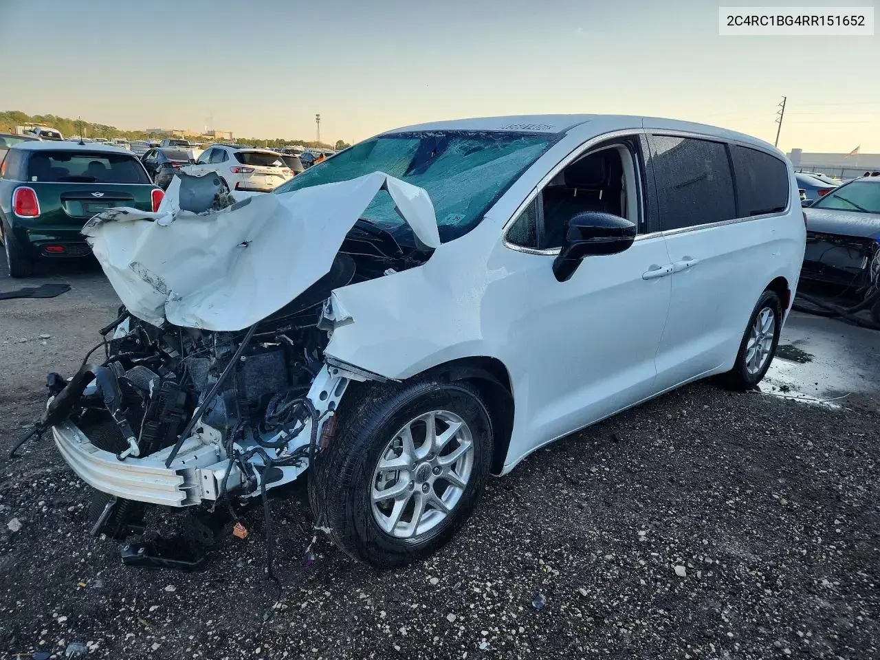 Chrysler Pacifica Touring L 2024