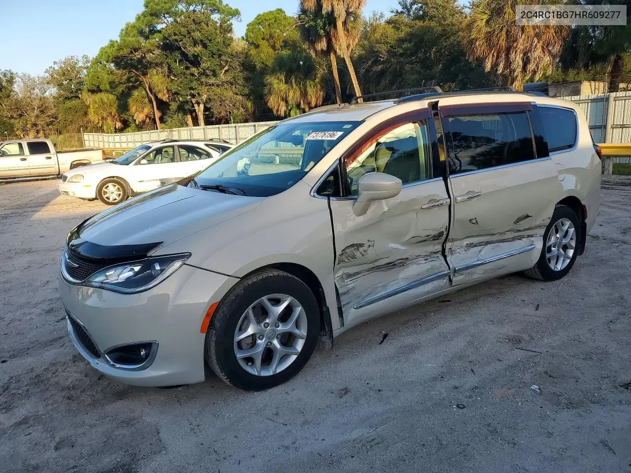 Chrysler Pacifica Touring L 2017