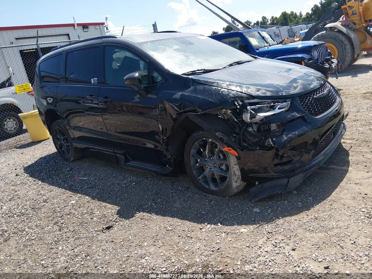 Chrysler Pacifica Touring L 2023