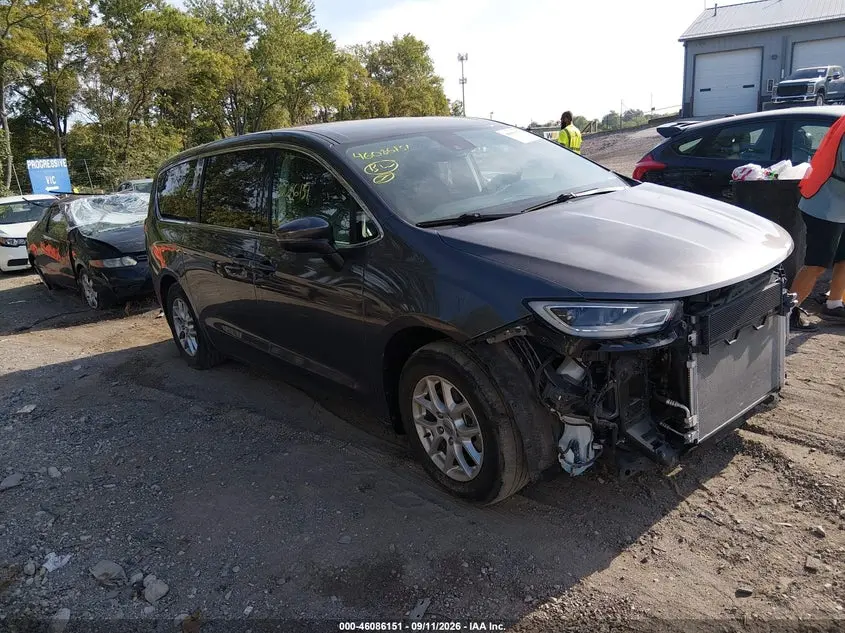 Chrysler Pacifica Touring L 2023