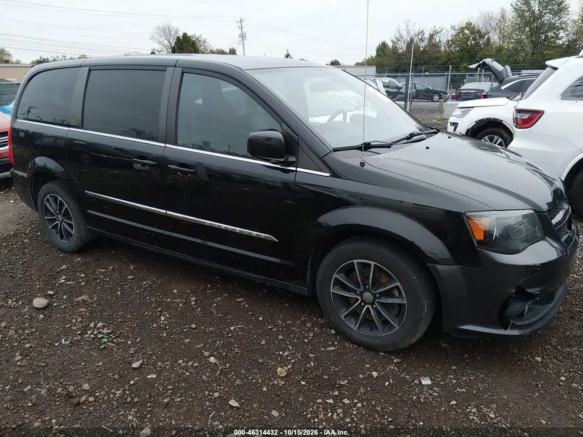 Chrysler Town & Country S 2015