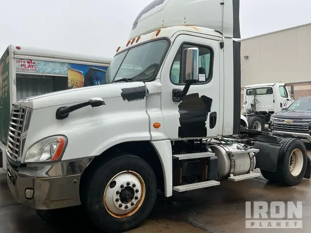 Freightliner Cascadia 125 2017 Freightliner Cascadia 125 4X2 S/A Day Cab Truck Tractor (Inoperable) 2017