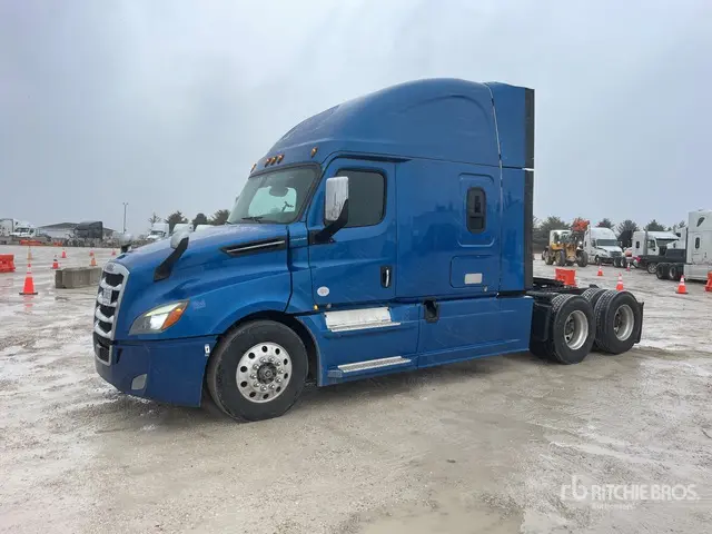 Freightliner 2018 Freightliner Cascadia 126 6X4 T/A Sleeper Truck Tractor 2018