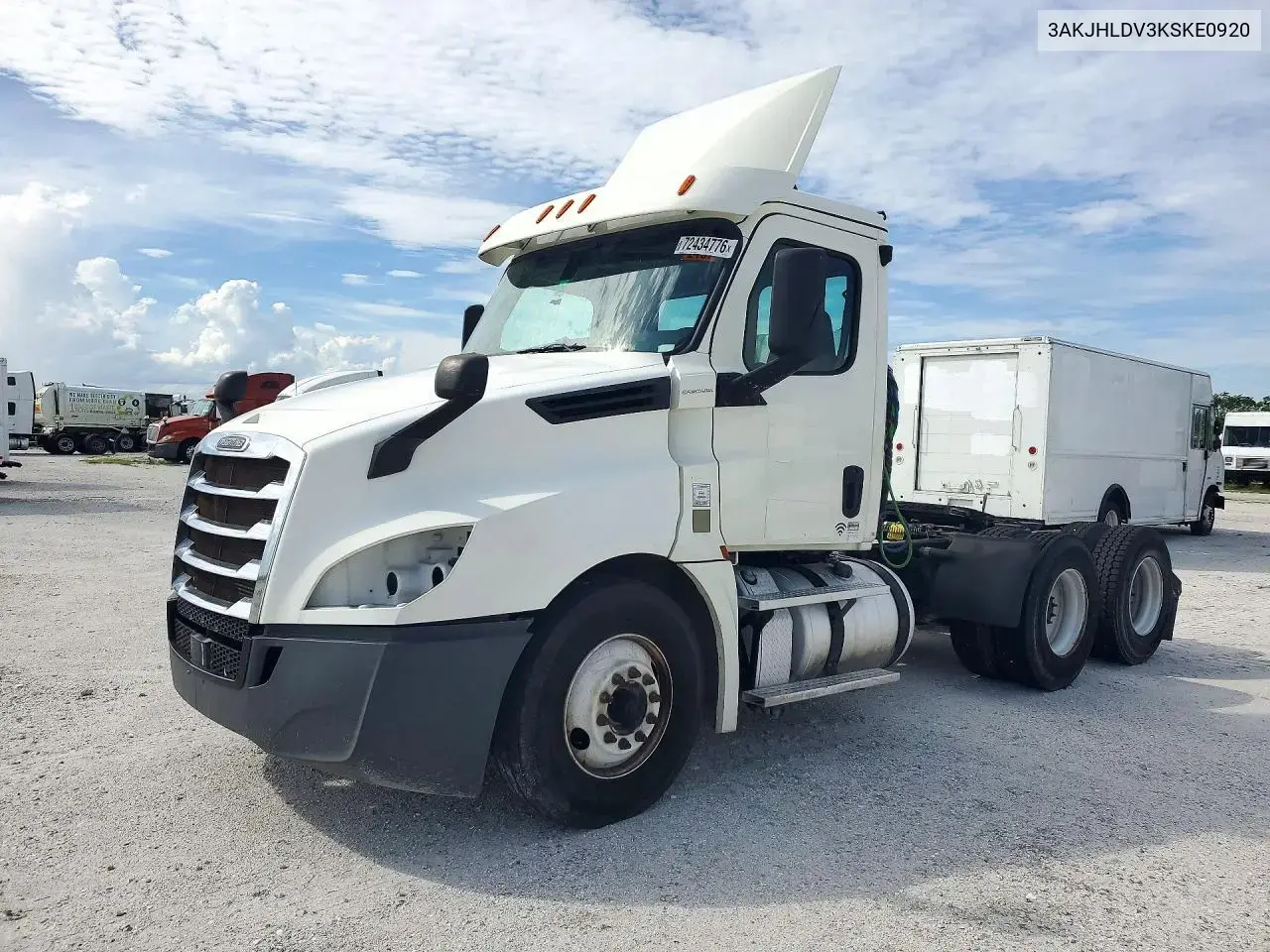 Freightliner Cascadia 126 Semi Truck 2019