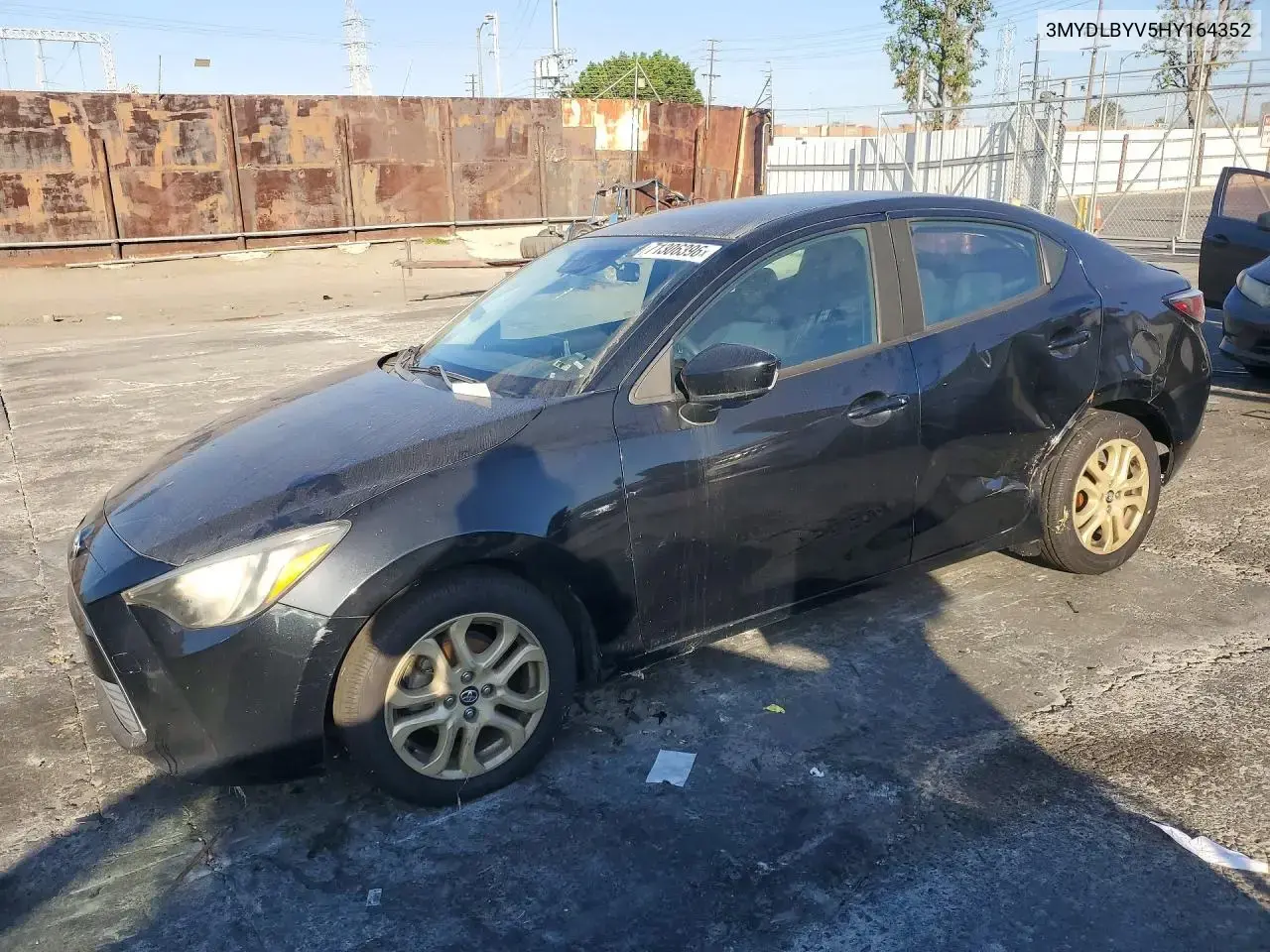 Toyota Yaris Ia Base 2017