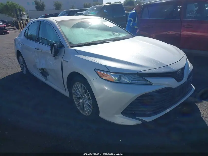 Toyota Camry Hybrid Xle 2019