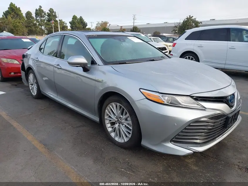 Toyota Camry Hybrid Xle 2018