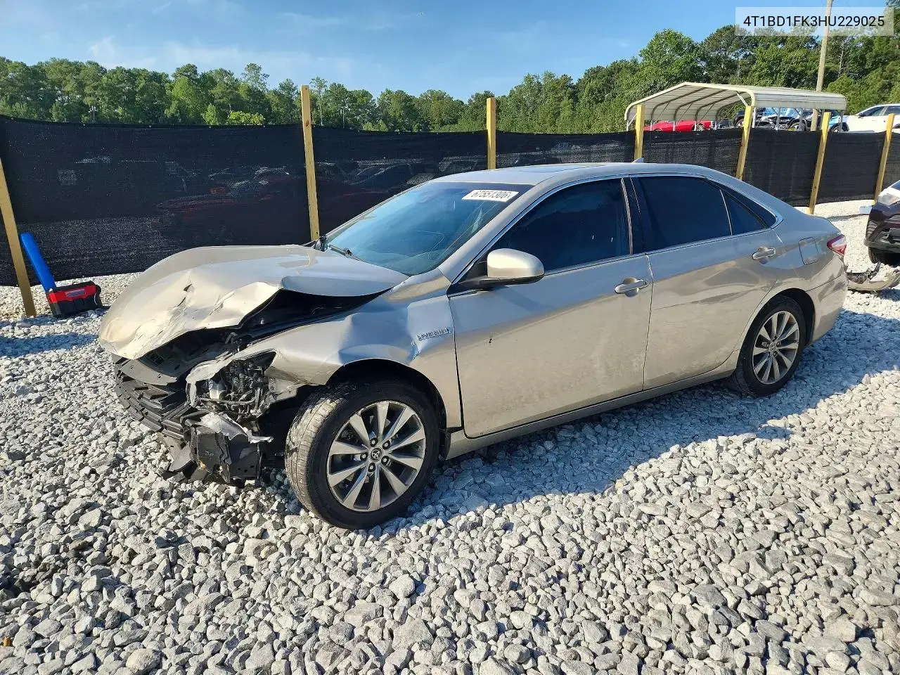 Toyota Camry Hybrid Xle 2017