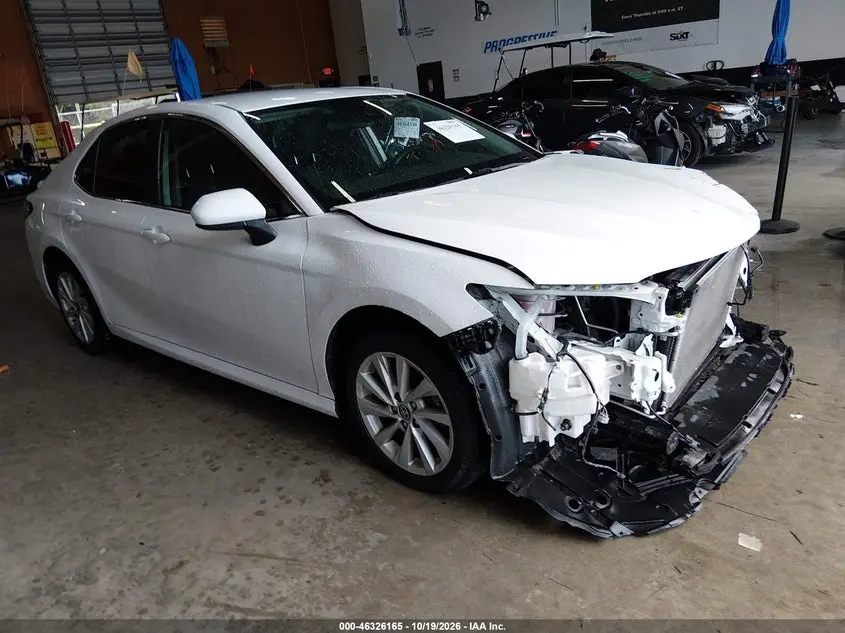 Toyota Camry Le 2021