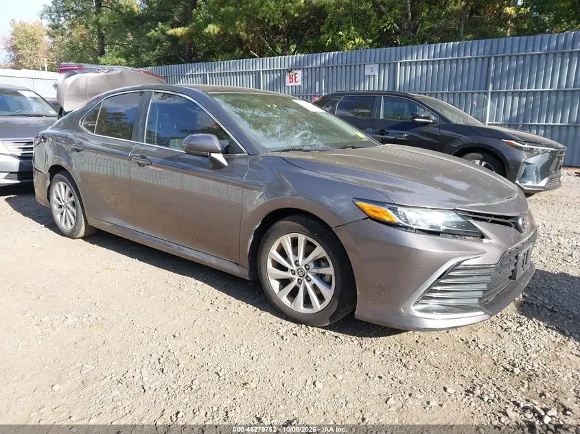 Toyota Camry Le 2021