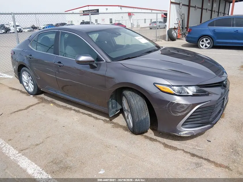 Toyota Camry Le 2023