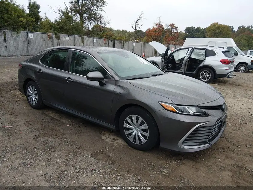 Toyota Camry Le Hybrid 2021