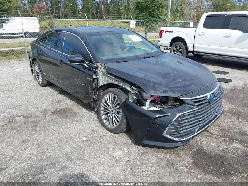 Toyota Avalon Limited Hybrid 2021