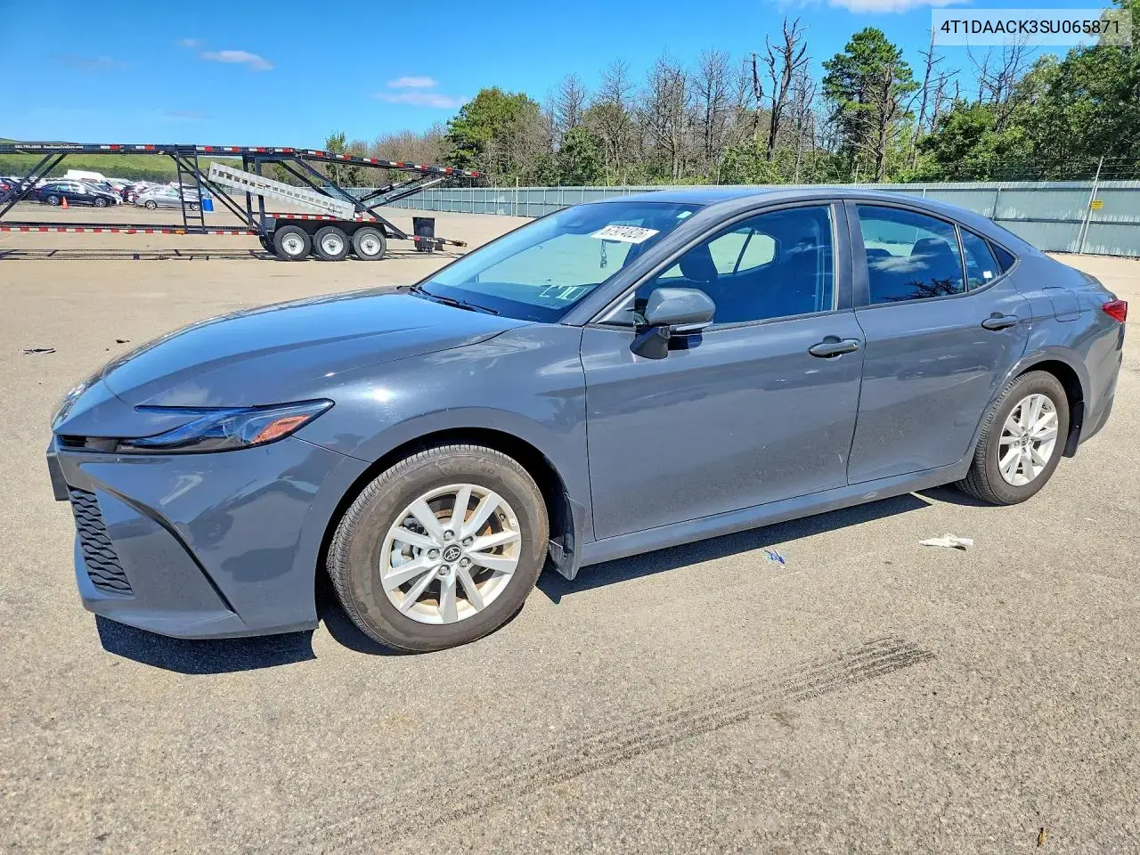 Toyota Camry Le 2025