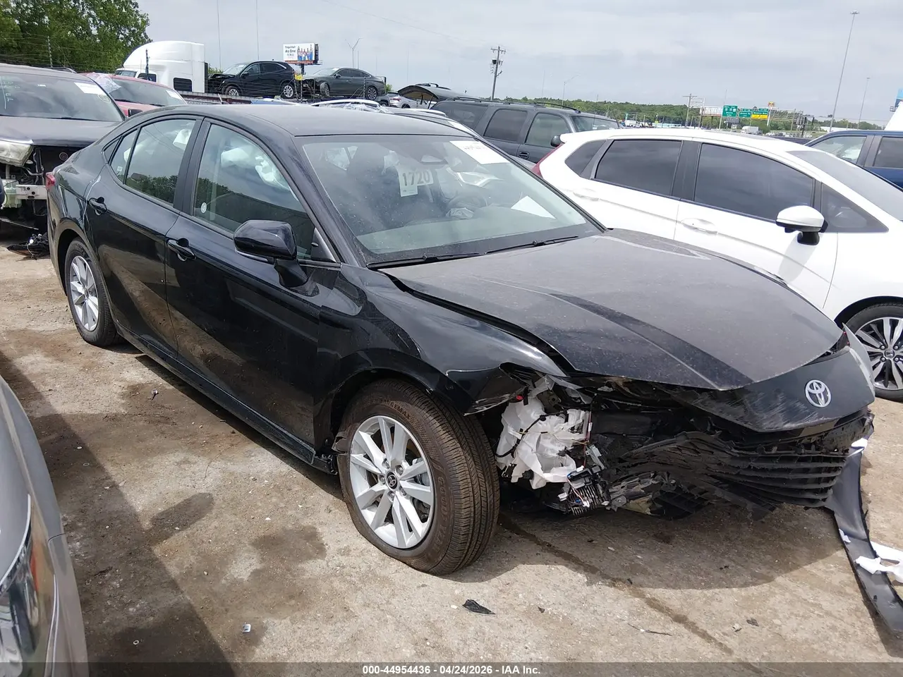 Toyota Camry Le 2026