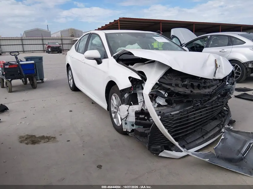 Toyota Camry Le 2026