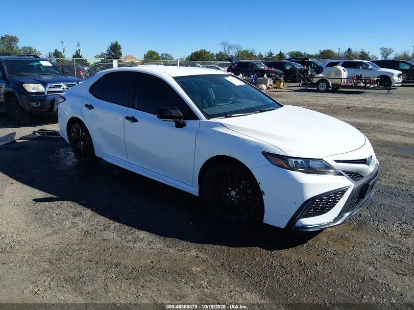 Toyota Camry Nightshade Edition Hybrid 2022