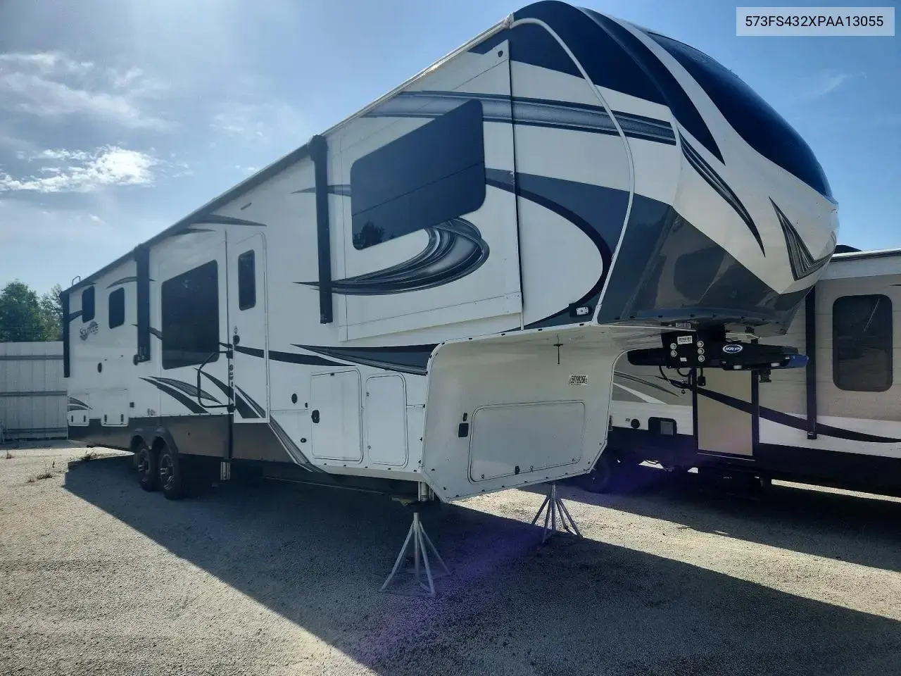 Grand Design Solitude Fifth Wheel 2023