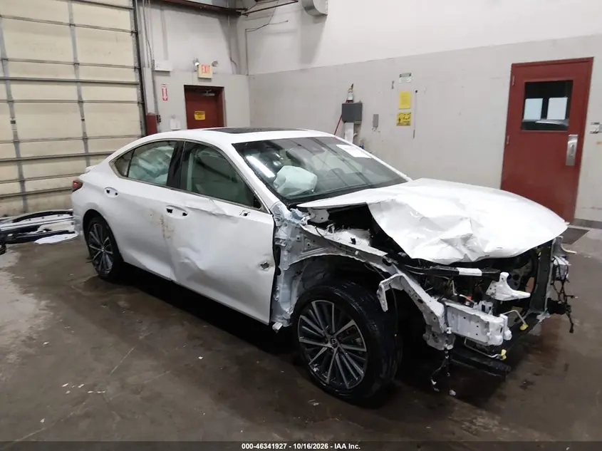 Lexus Es 300H 2025