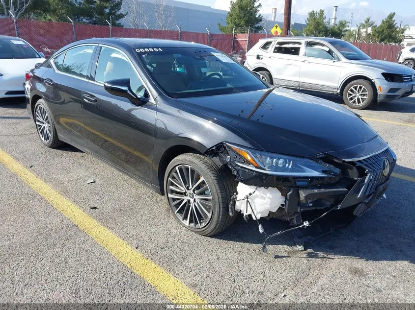 Lexus Es 300H 2025