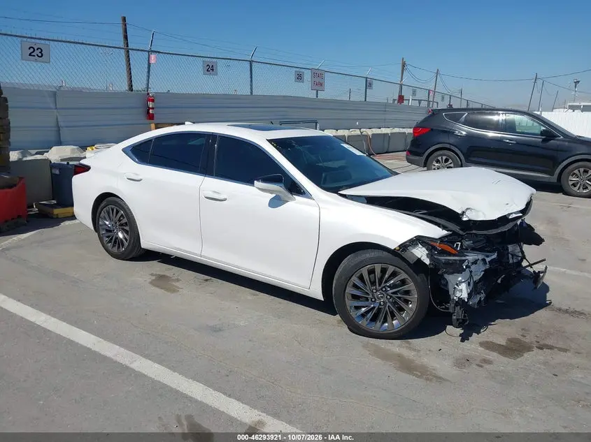 Lexus Es 300H Luxury 2025