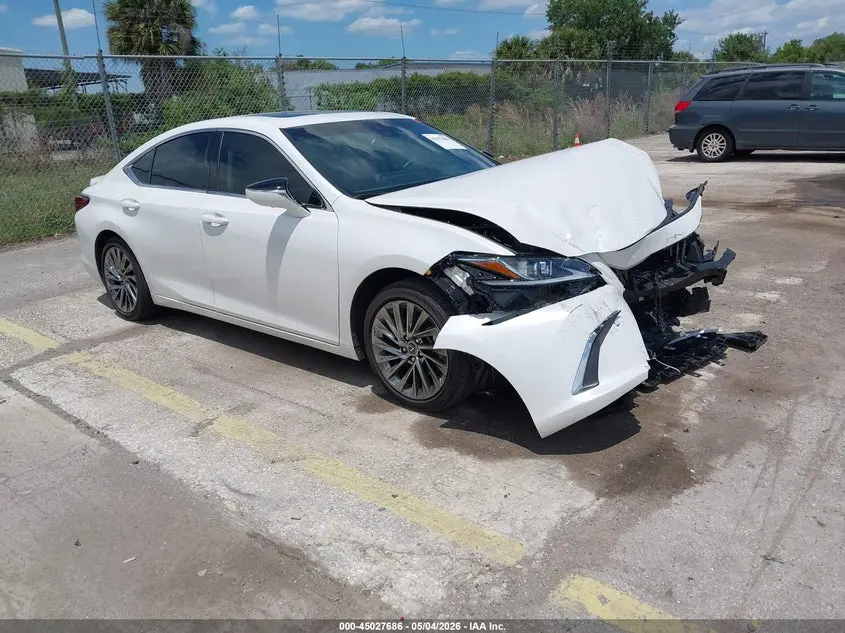 Lexus Es 300H Luxury 2025