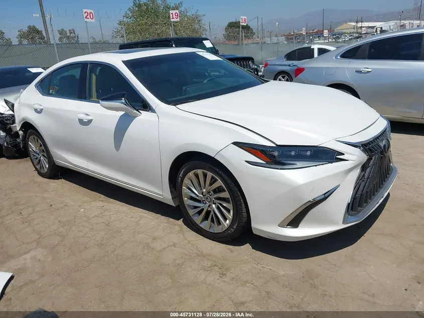 Lexus Es 300H Ultra Luxury 2023