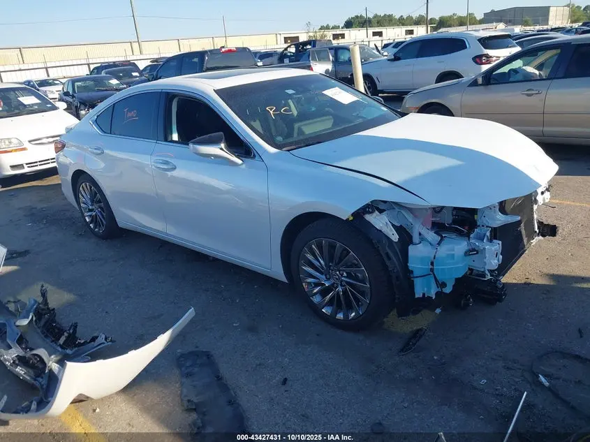 Lexus Es 300H Ultra Luxury 2025