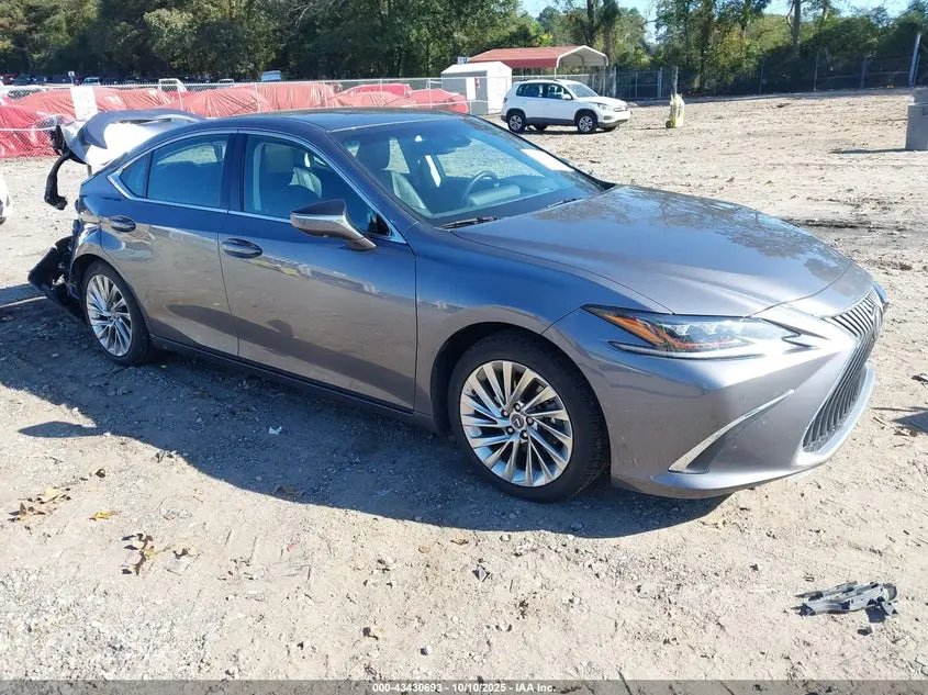 Lexus Es 300H Ultra Luxury 2021