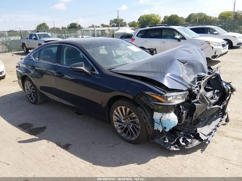 Lexus Es 300H Ultra Luxury 2025
