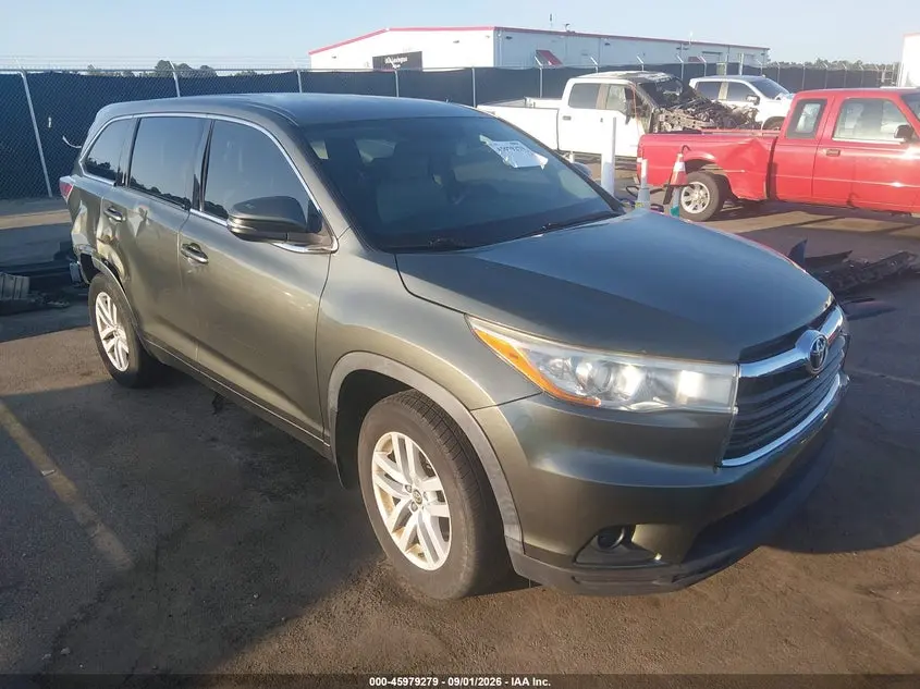 Toyota Highlander Le V6 2016
