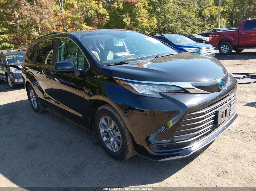 Toyota Sienna Le 2023