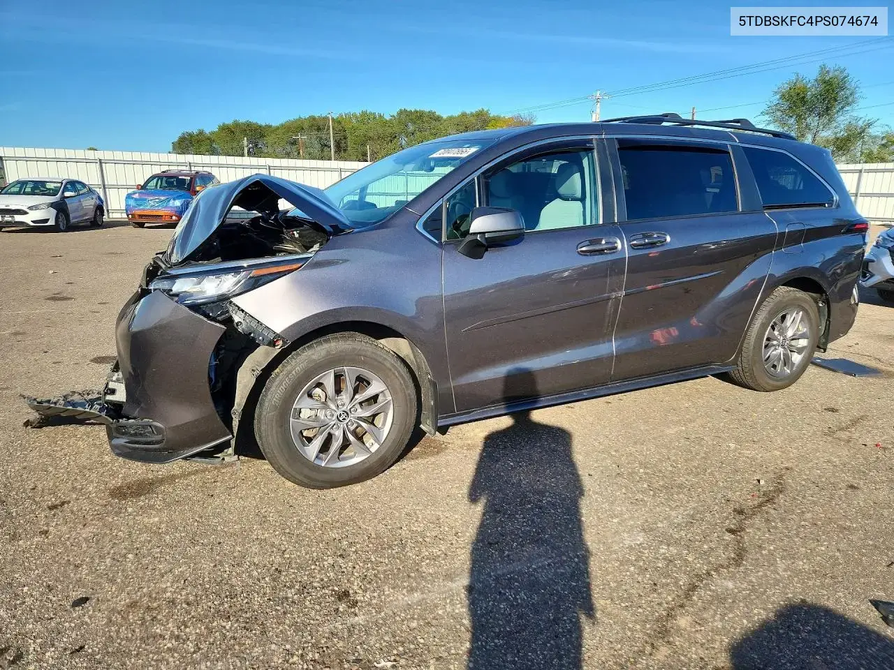 Toyota Sienna Le 2023