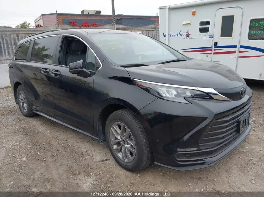 Toyota Sienna Le 2026