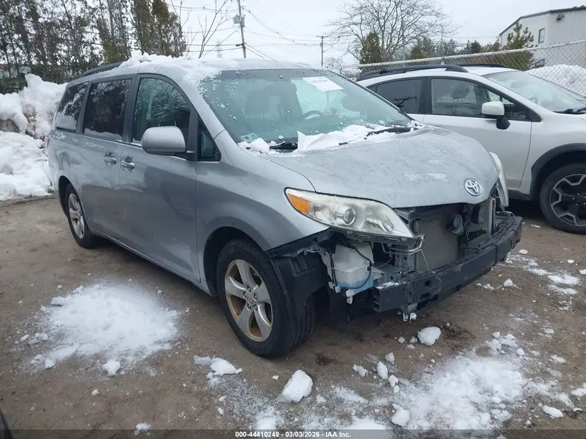 Toyota Sienna Le 8 Passenger 2015