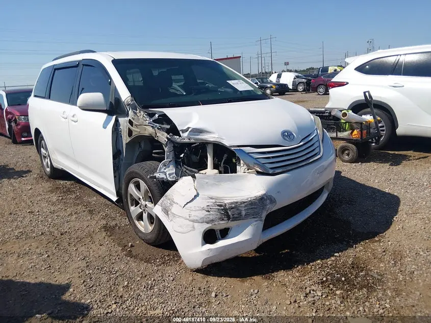 Toyota Sienna Le 2015